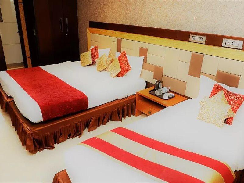 The Ashoka Hotel Индаур Экстерьер фото