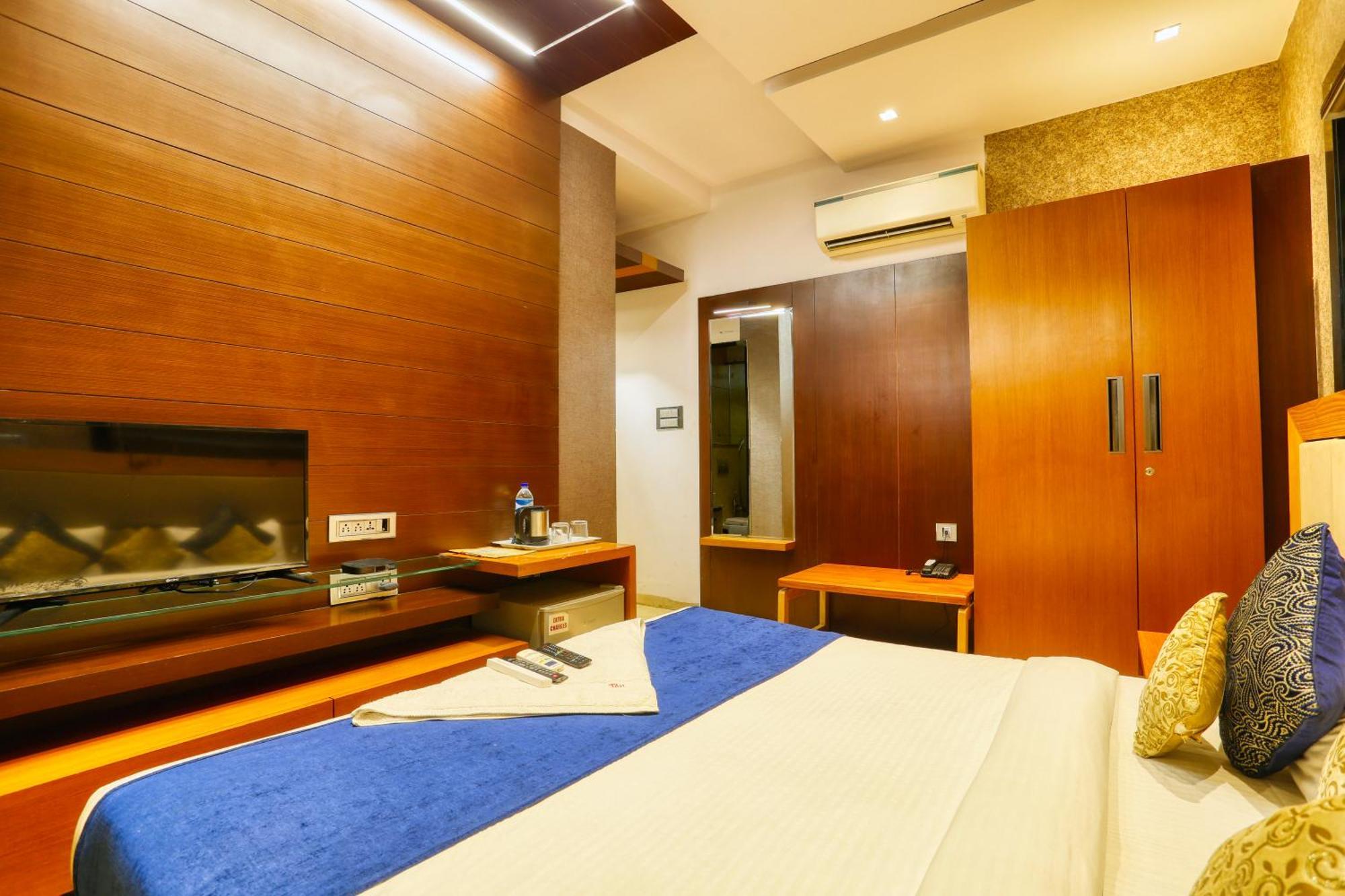 The Ashoka Hotel Индаур Экстерьер фото