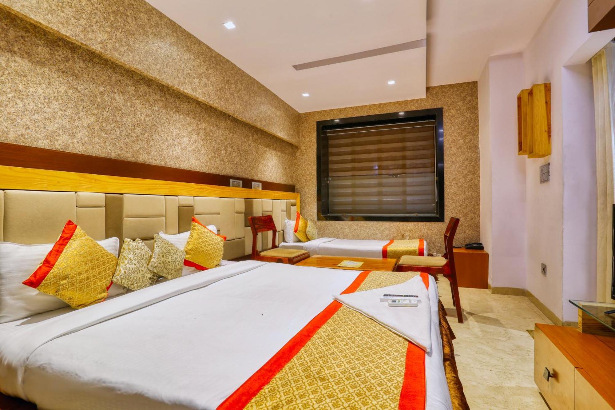 The Ashoka Hotel Индаур Экстерьер фото