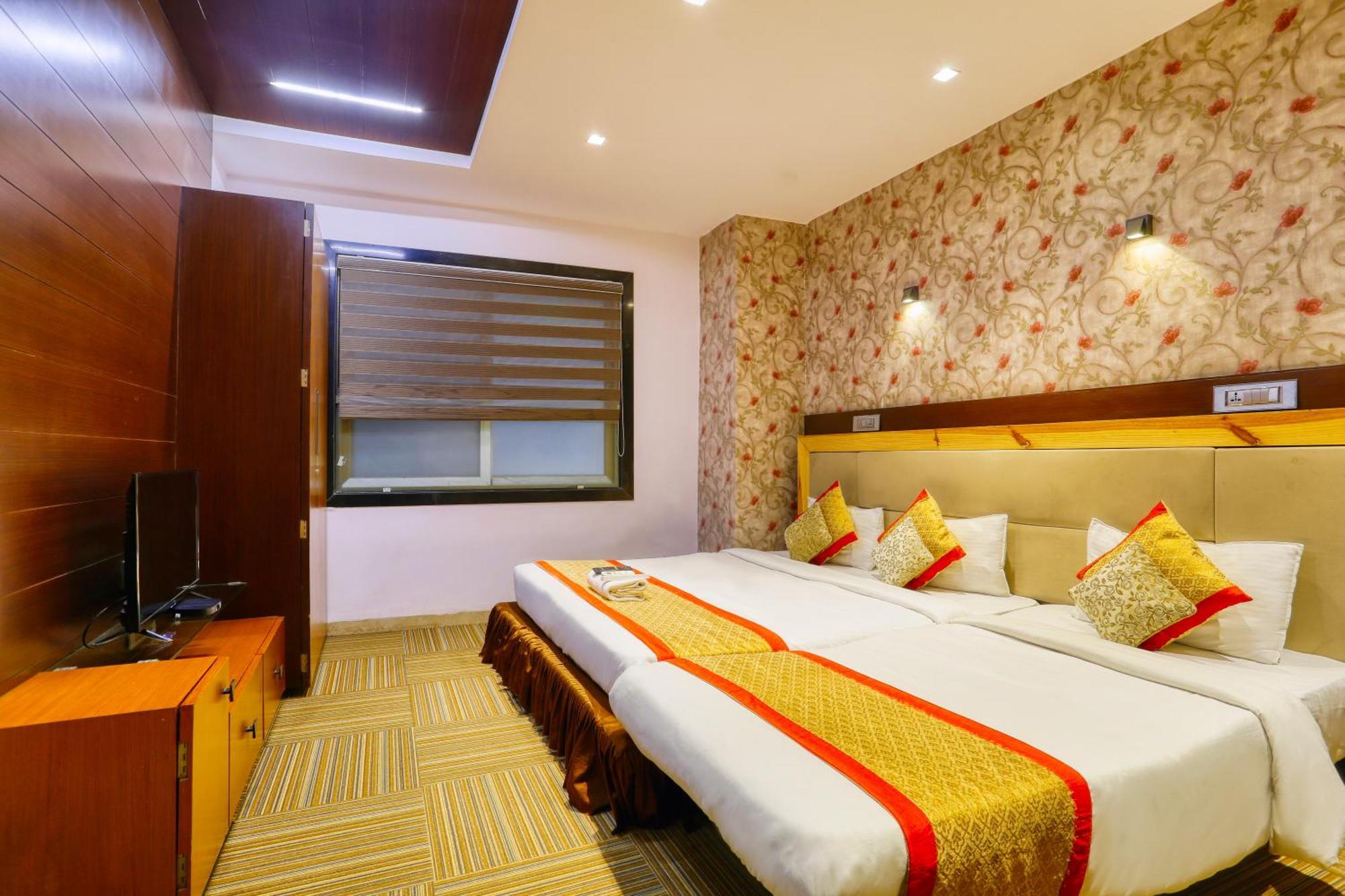 The Ashoka Hotel Индаур Экстерьер фото