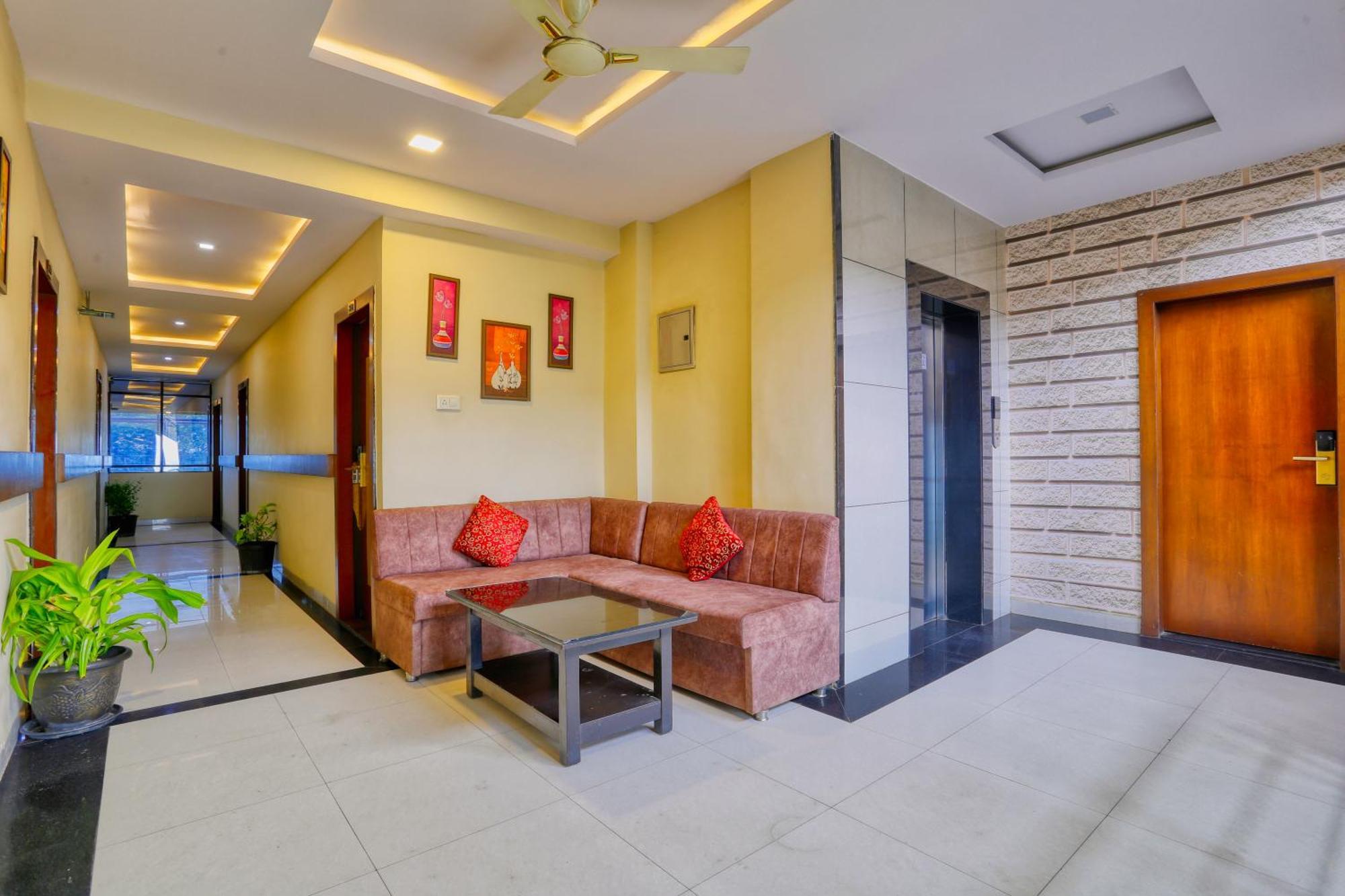 The Ashoka Hotel Индаур Экстерьер фото