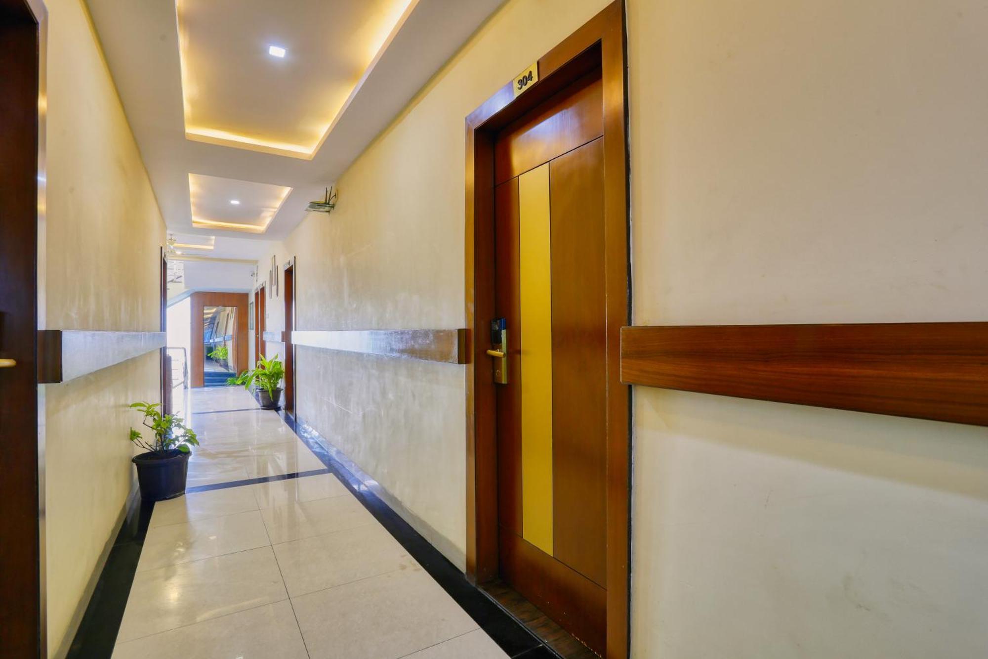The Ashoka Hotel Индаур Экстерьер фото