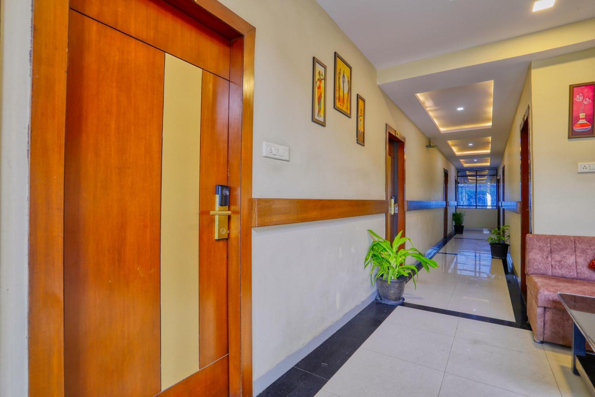 The Ashoka Hotel Индаур Экстерьер фото
