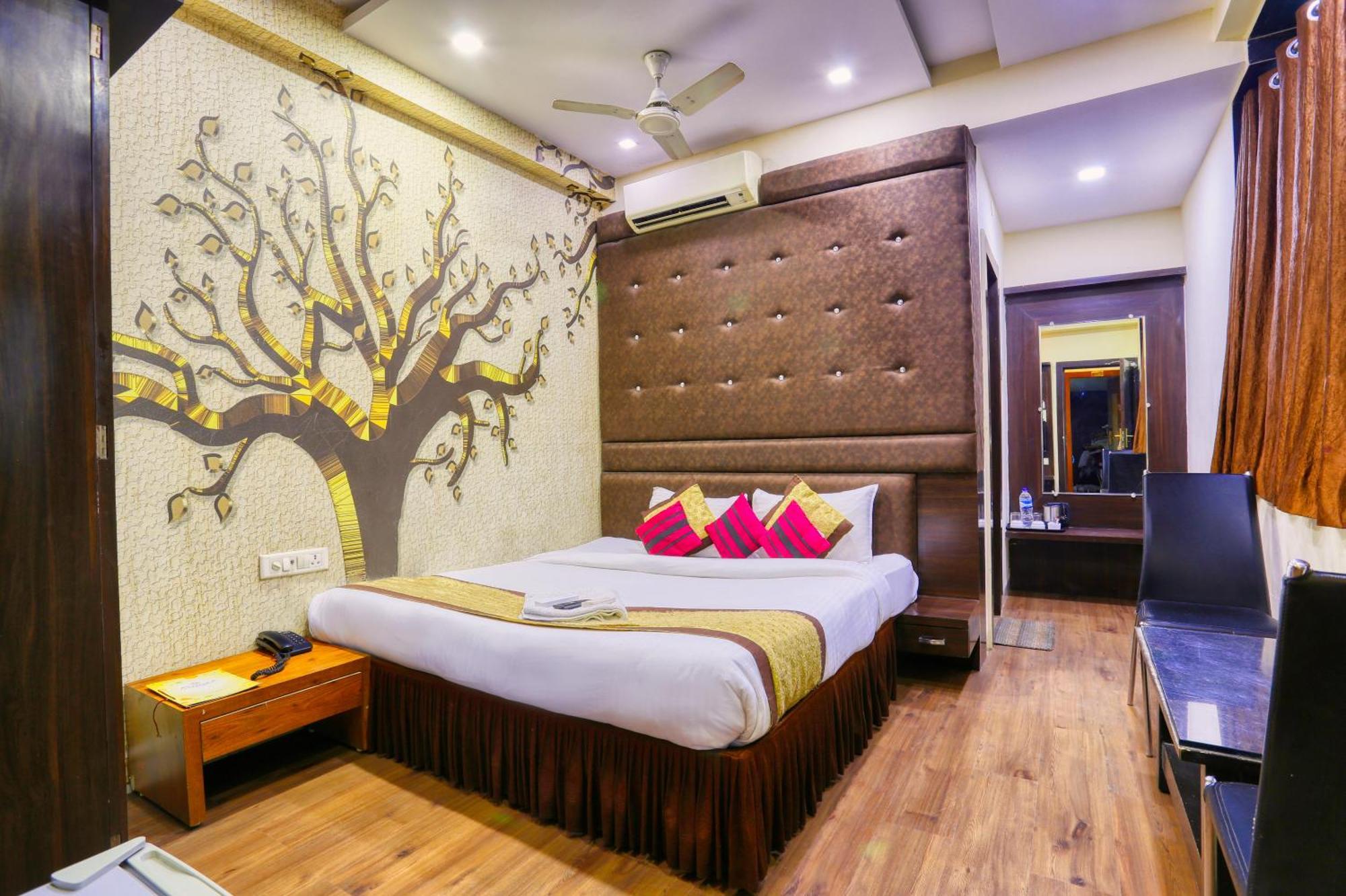 The Ashoka Hotel Индаур Экстерьер фото
