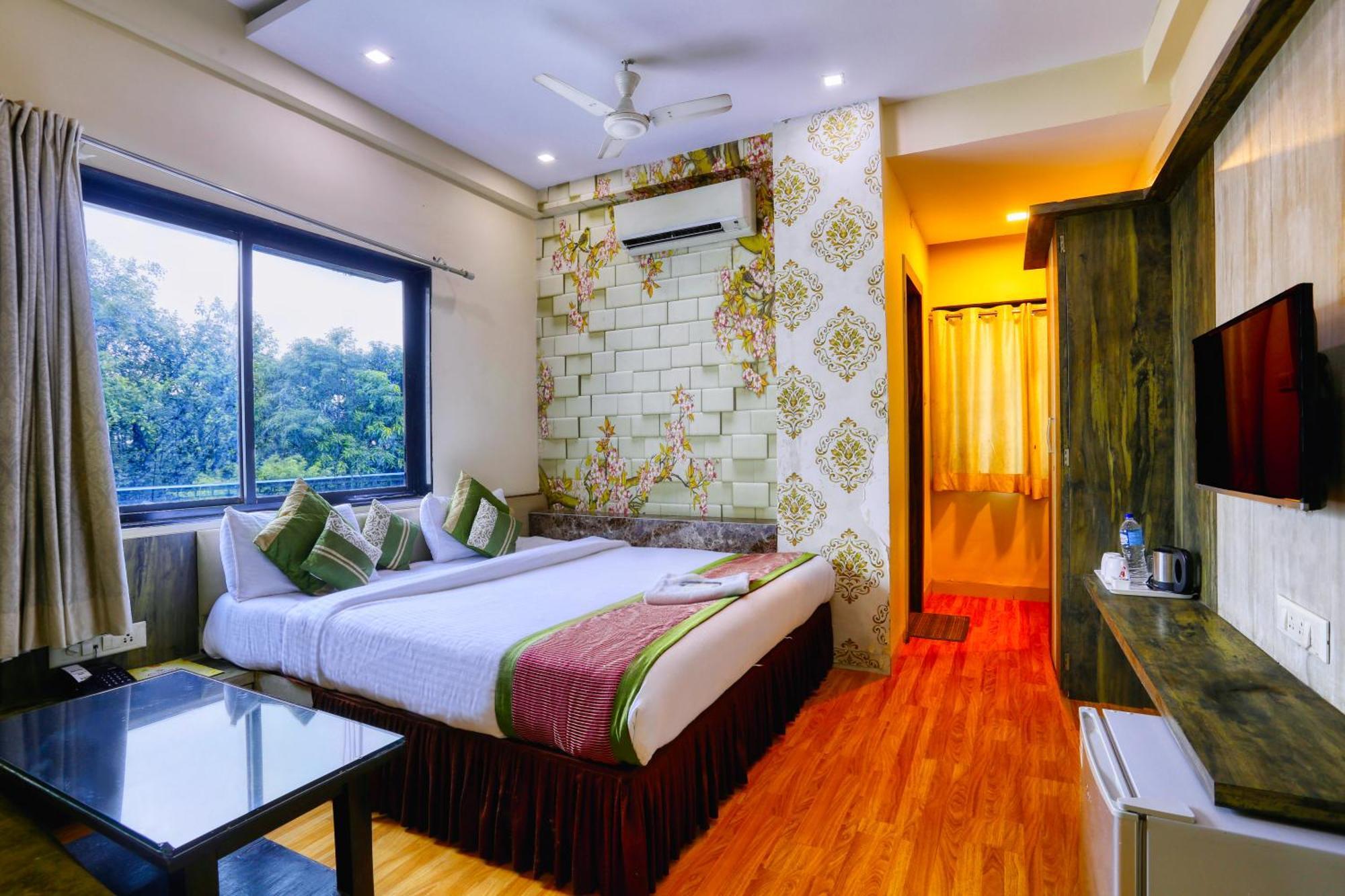 The Ashoka Hotel Индаур Экстерьер фото