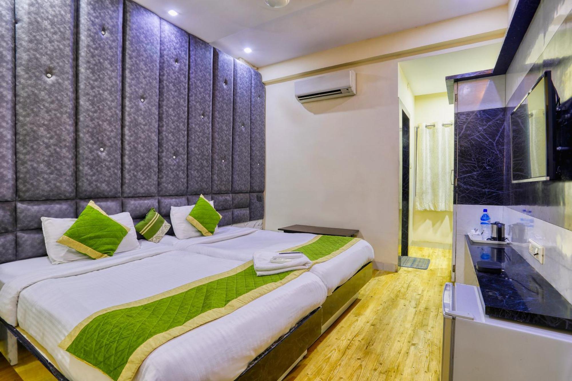 The Ashoka Hotel Индаур Экстерьер фото