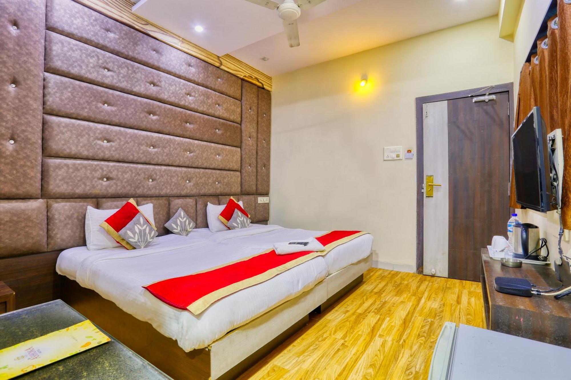 The Ashoka Hotel Индаур Экстерьер фото