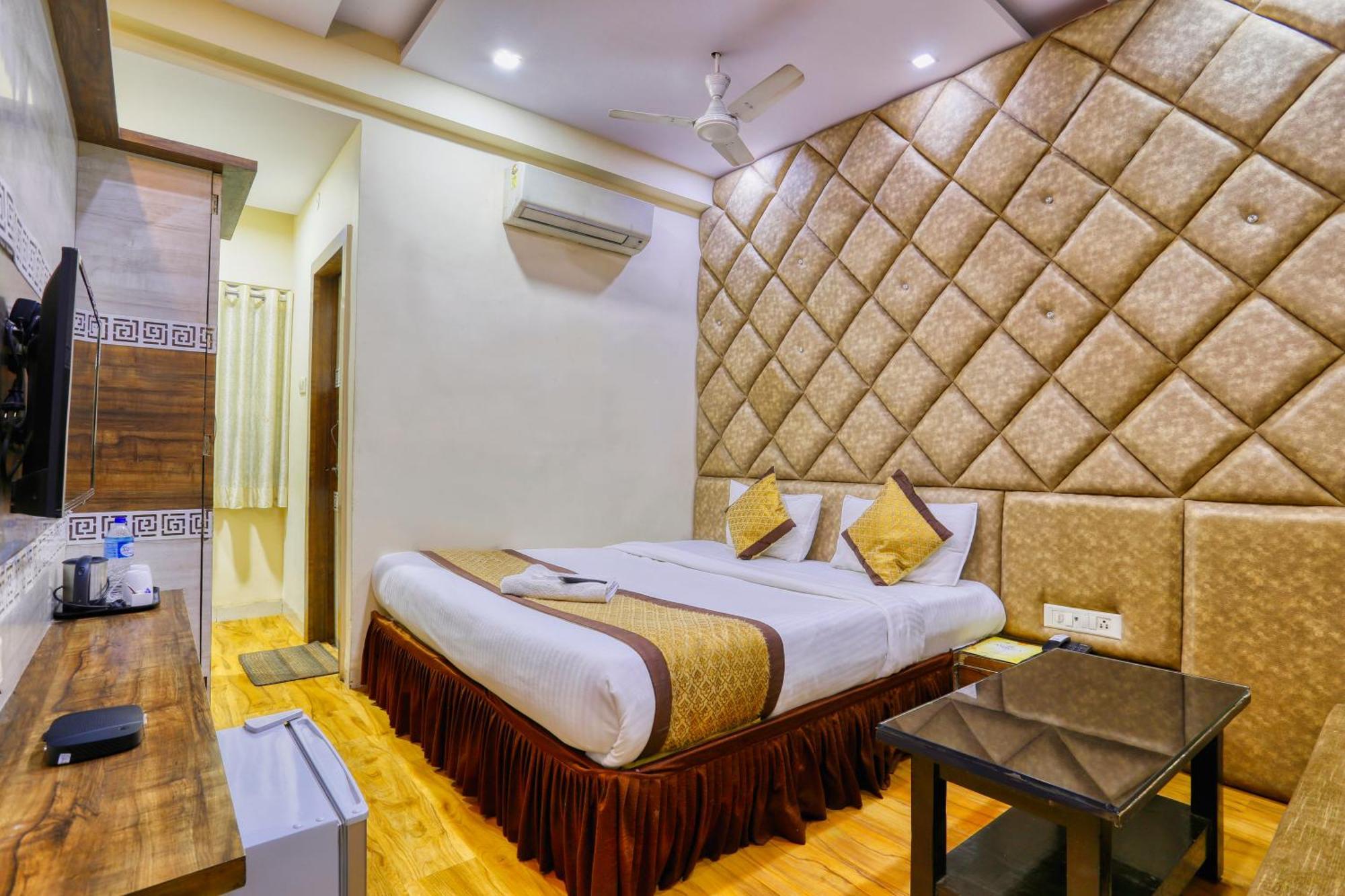 The Ashoka Hotel Индаур Экстерьер фото