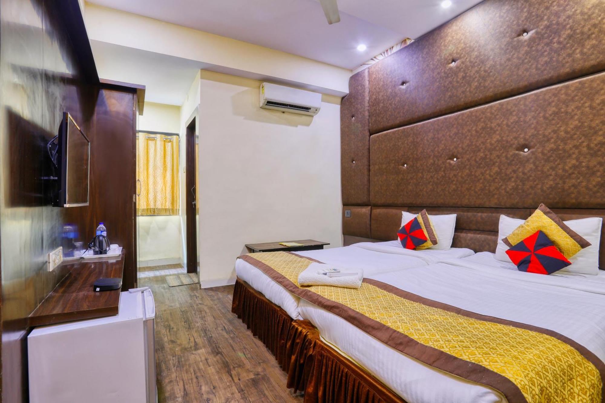 The Ashoka Hotel Индаур Экстерьер фото