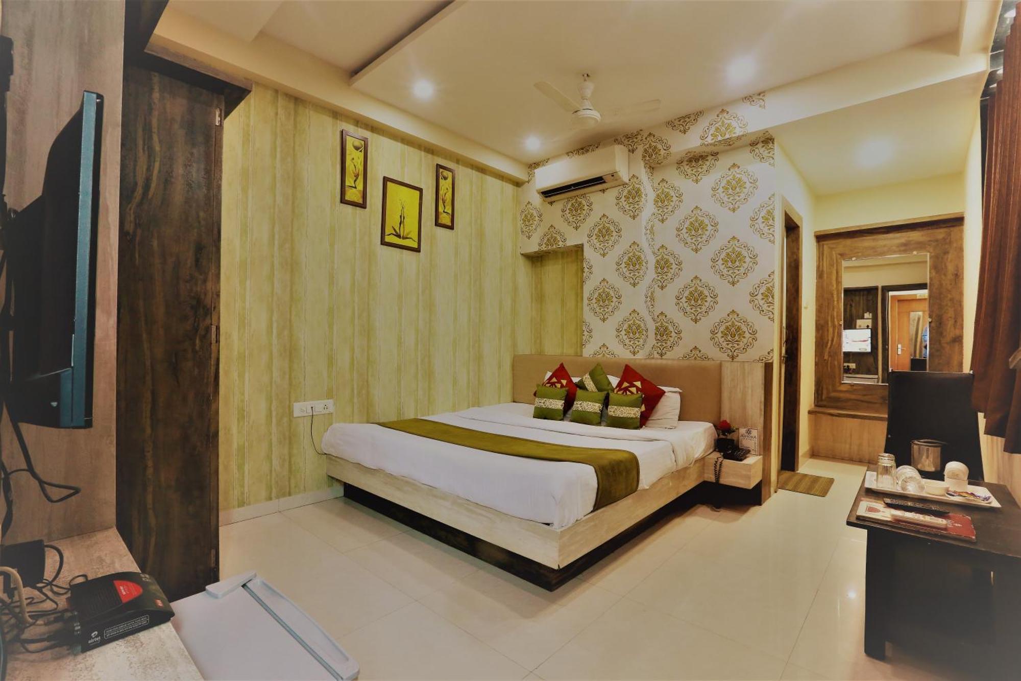 The Ashoka Hotel Индаур Экстерьер фото