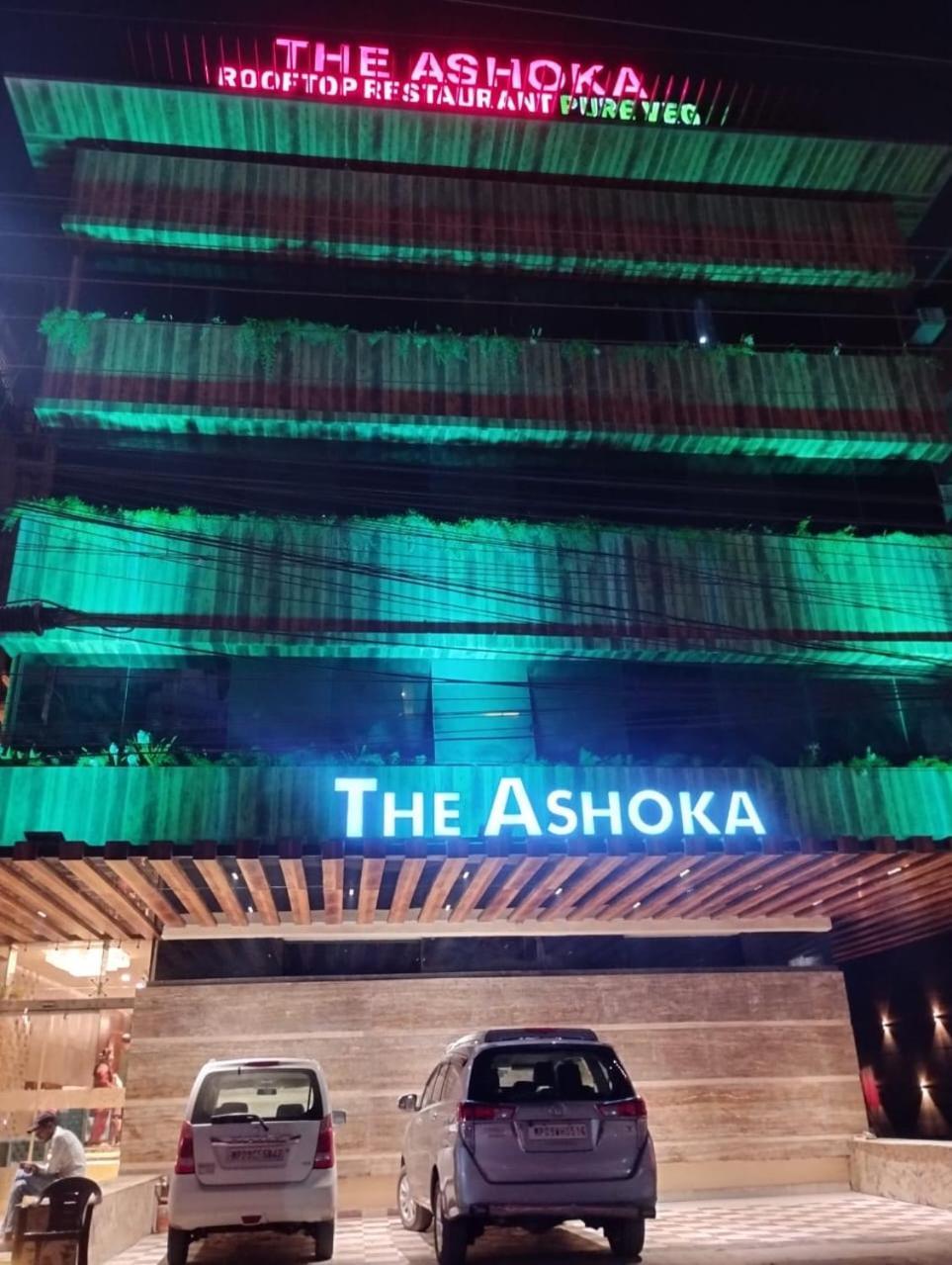 The Ashoka Hotel Индаур Экстерьер фото